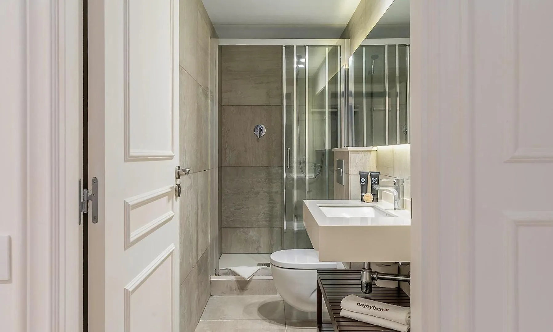 Enjoybcn Colon Apartments Barcelona Spanje